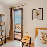 Tania Luxury